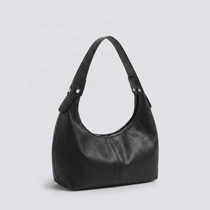 Lima | Shoulder Bag - Plus size model