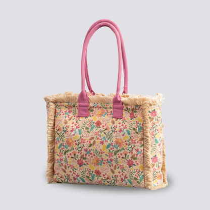 Flora | Tote Bag - Plus size model