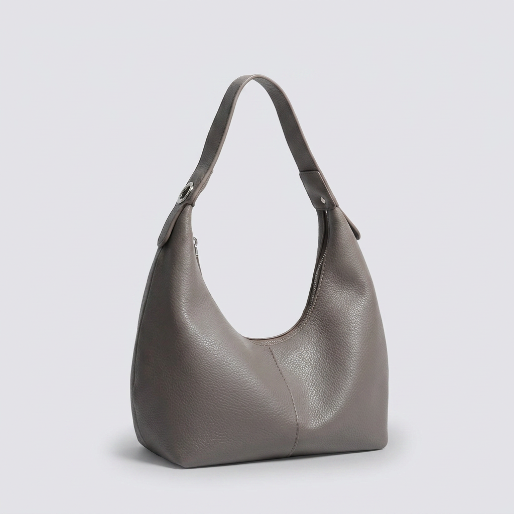 Lima | Shoulder Bag - Plus size model