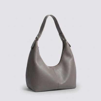 Lima | Shoulder Bag - Plus size model
