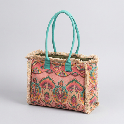 Flora | Tote Bag - Plus size model