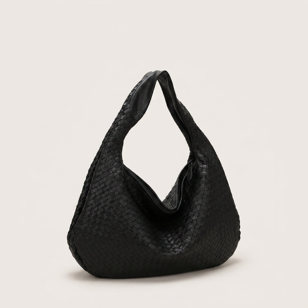 Palma | Hobo Bag - Plus size model