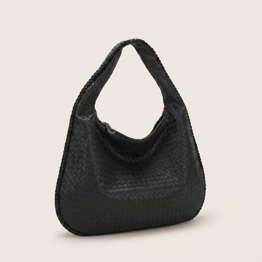 Palma | Hobo Bag - Plus size model