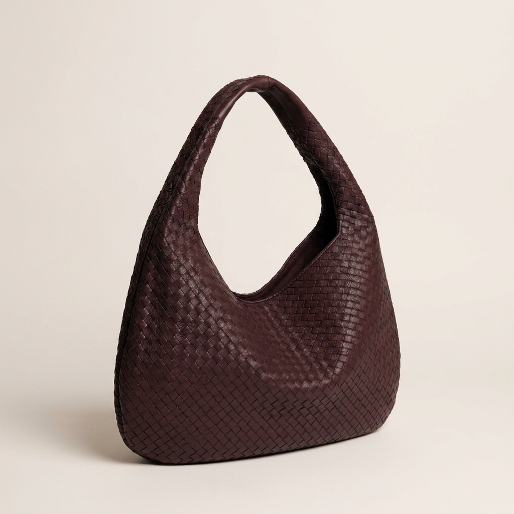 Palma | Hobo Bag - Plus size model