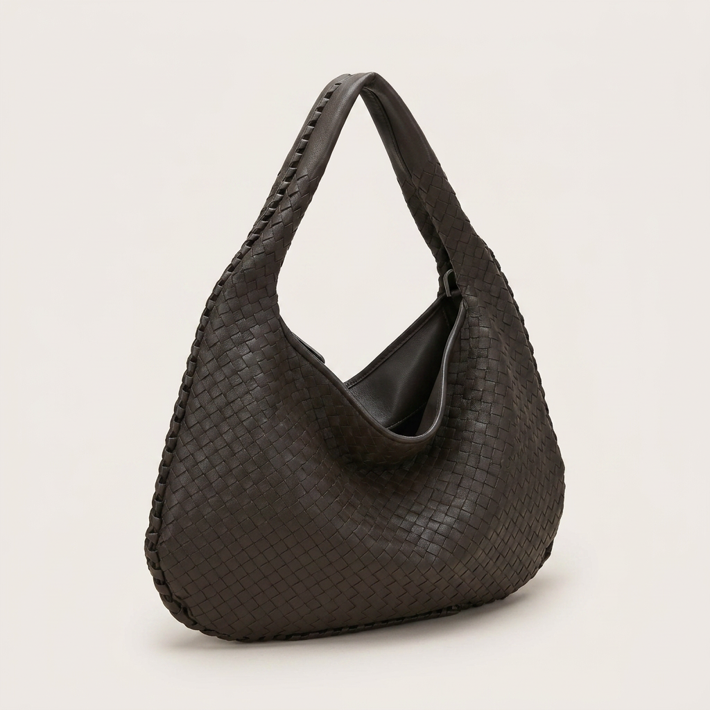 Palma | Hobo Bag - Plus size model