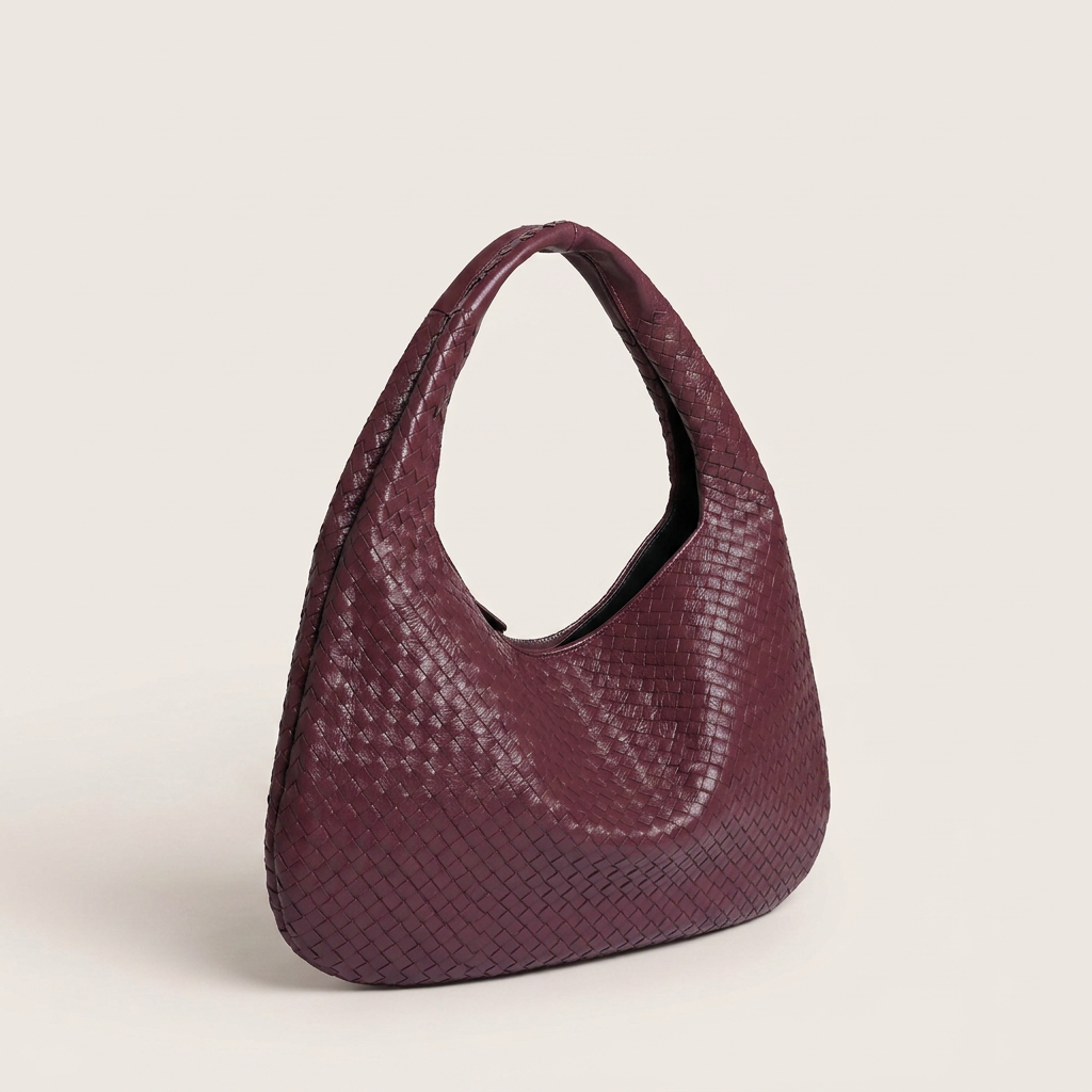 Palma | Hobo Bag - Plus size model