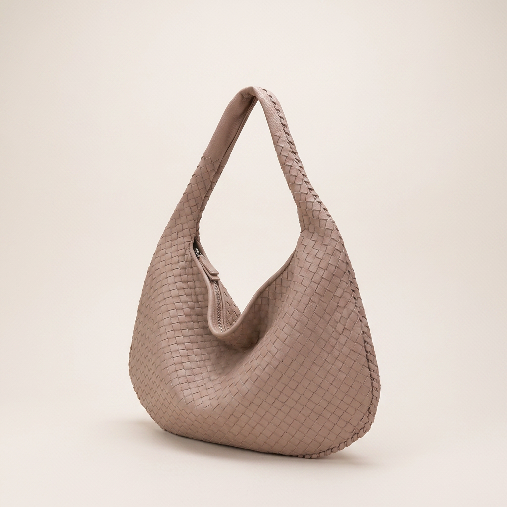 Palma | Hobo Bag - Plus size model