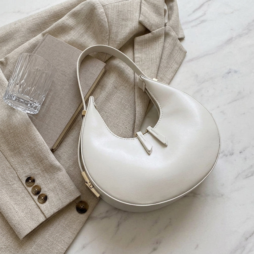 Mona | Shoulder Bag - Plus size model