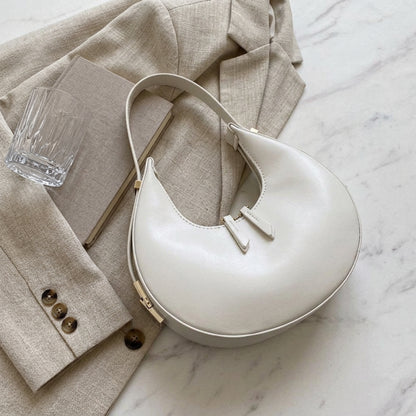 Mona | Shoulder Bag - Plus size model