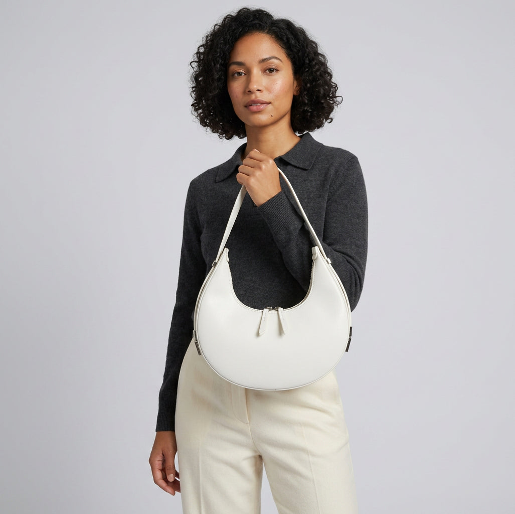 Mona | Shoulder Bag - Plus size model