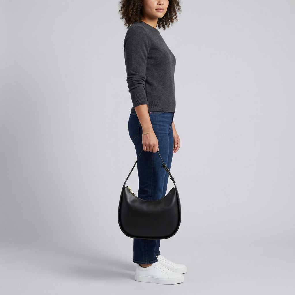 Viora | Shoulder Bag - Plus size model