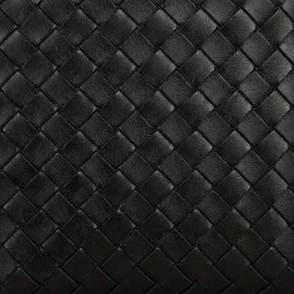 Amara Woven Bag - Plus size model
