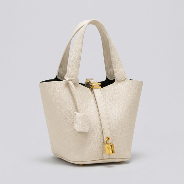 Amber Tote - Plus size model