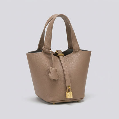Amber Tote - Plus size model