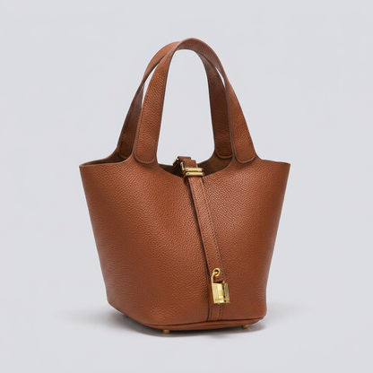 Amber Tote - Plus size model