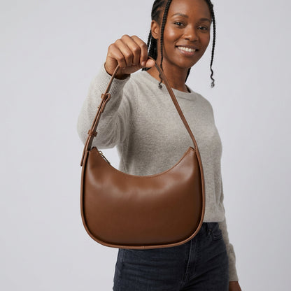 Viora | Shoulder Bag - Plus size model