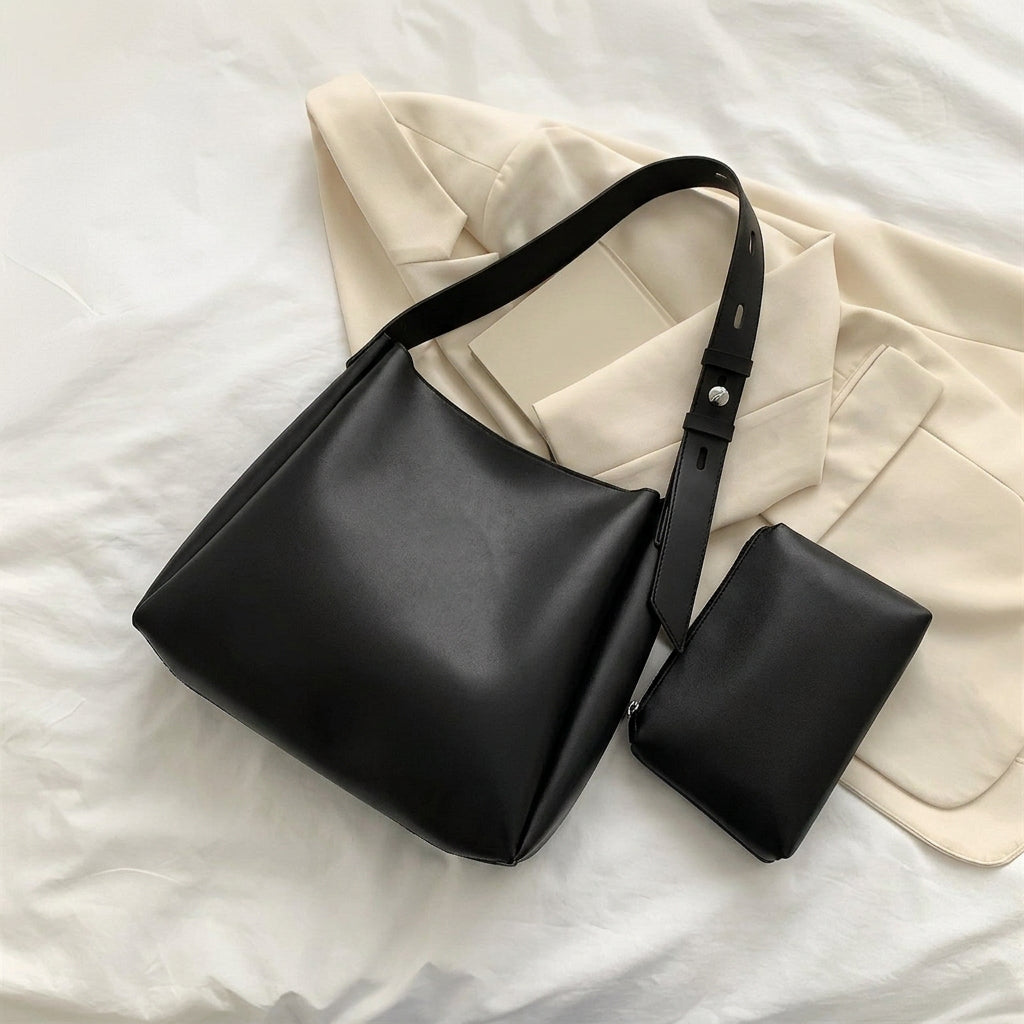 Maud | Hobo Bag - Plus size model