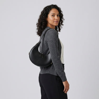 Mona | Shoulder Bag - Plus size model