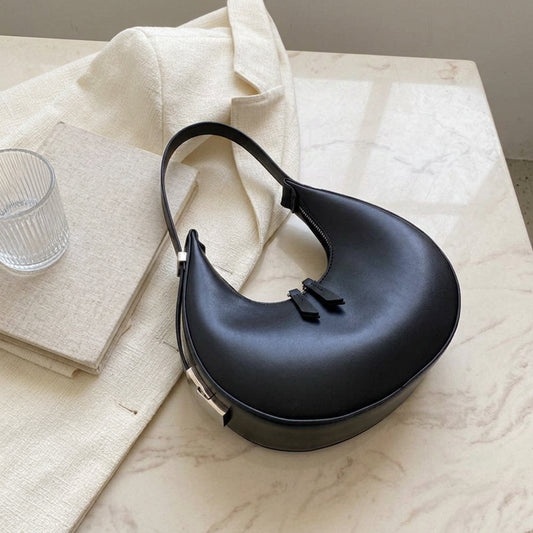 Mona | Shoulder Bag - Plus size model