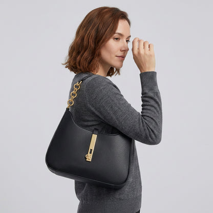 Allia | Shoulder Bag - Plus size model
