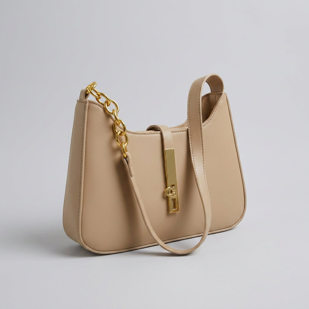 Allia | Shoulder Bag - Plus size model