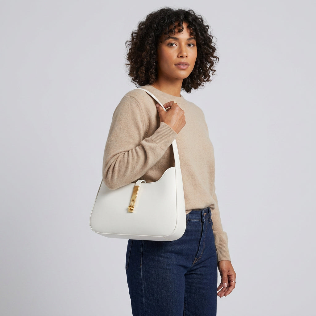 Allia | Shoulder Bag - Plus size model
