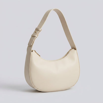 Viora | Shoulder Bag - Plus size model