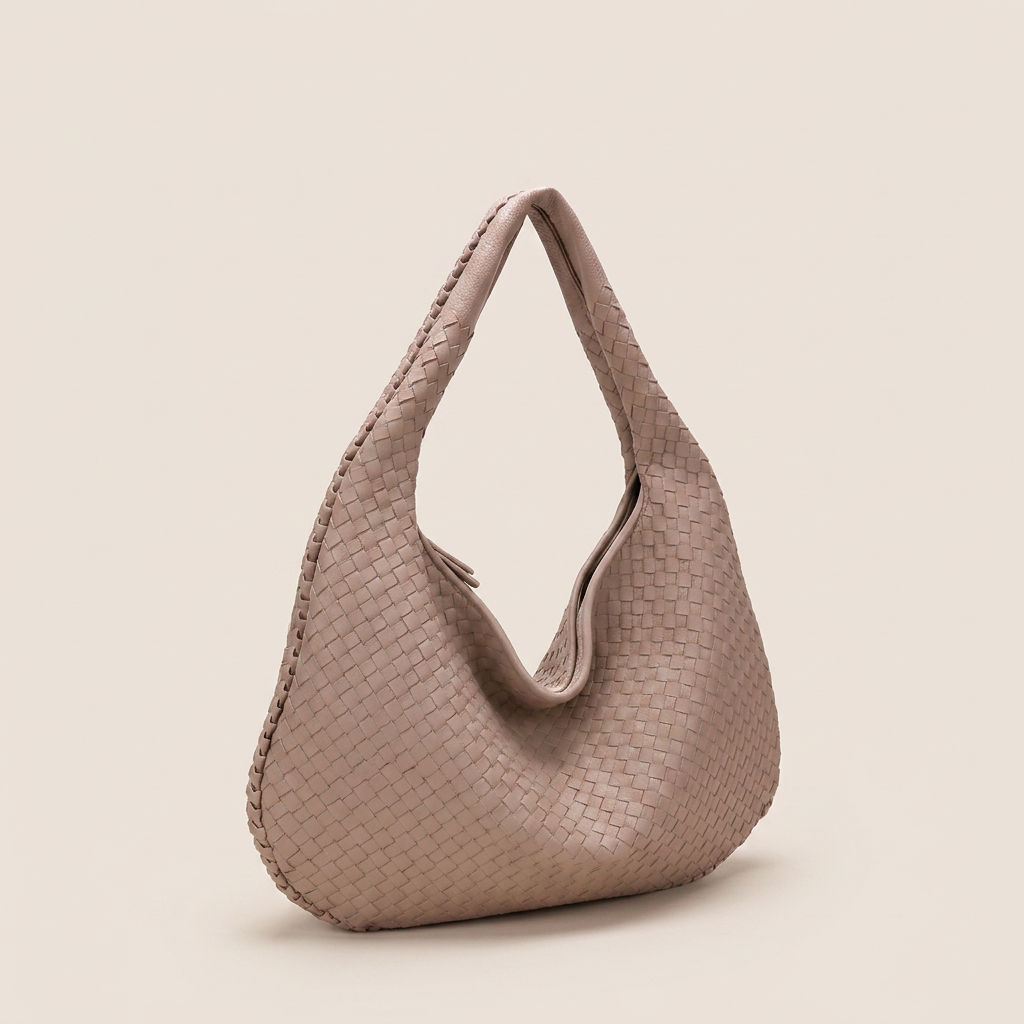 Palma | Hobo Bag - Plus size model