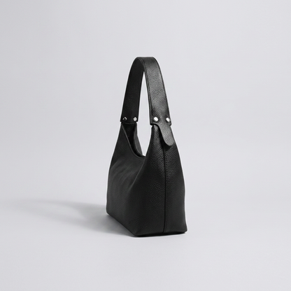 Lima | Shoulder Bag - Plus size model