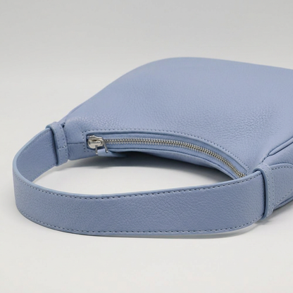 Lima | Shoulder Bag - Plus size model