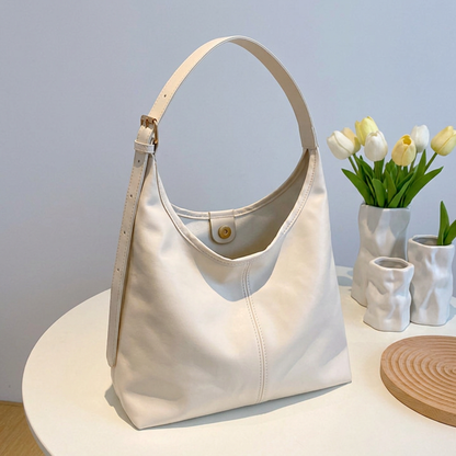 Naora | Hobo Bag - Plus size model