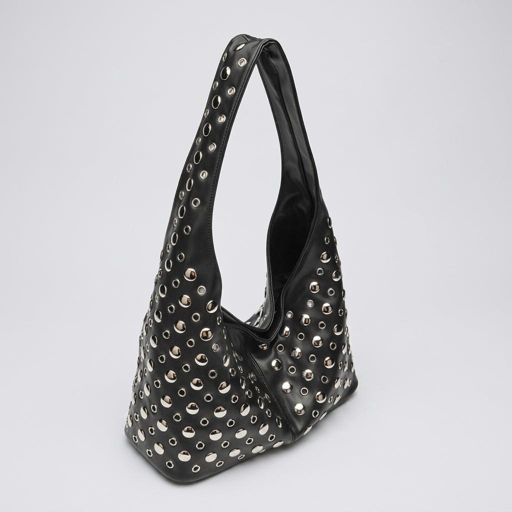 Molly | Hobo Bag - Plus size model